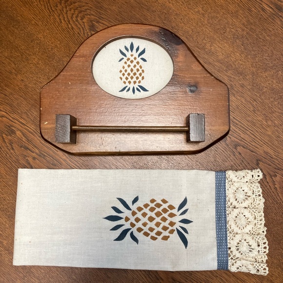 Handcrafted colonial stenciled towel and wood wall hangar w/ stenciled insert. - Picture 2 of 3